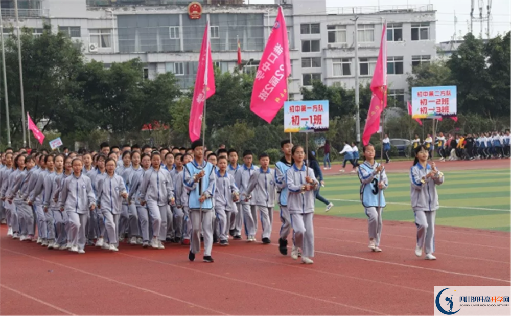 淮口中学一学期的学费是多少？