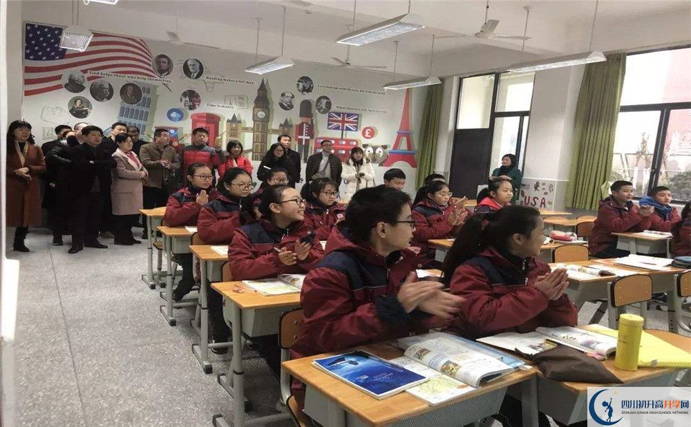 北京第二外国语学院成都附属中学的学费一期是多少？