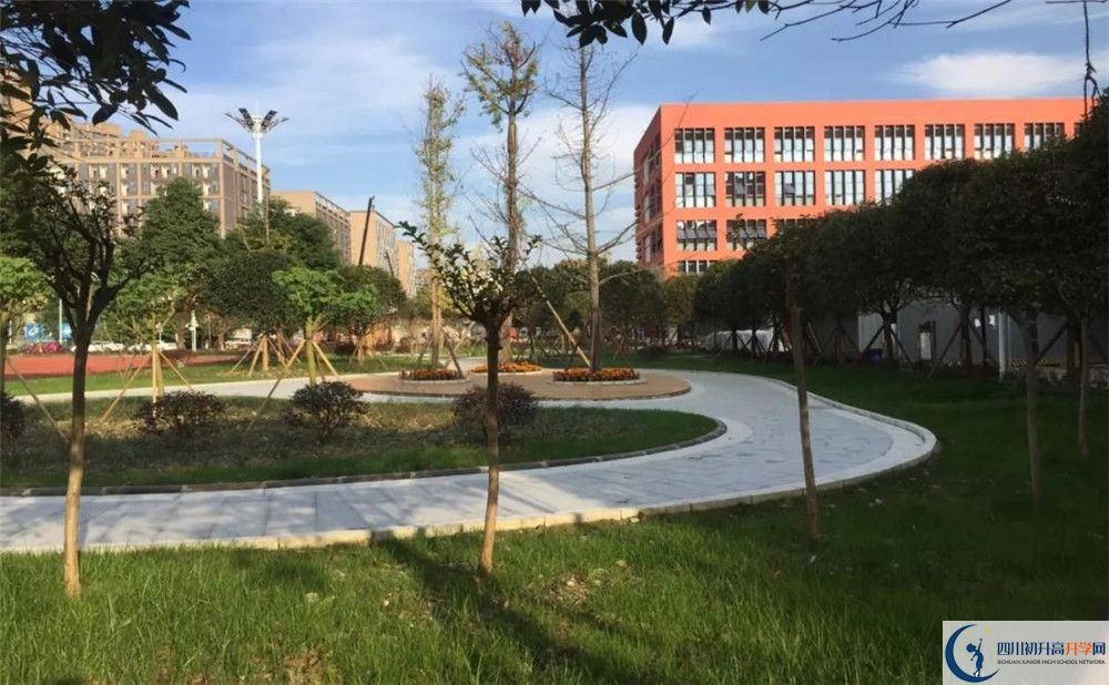 川化中学的住宿条件怎么样？