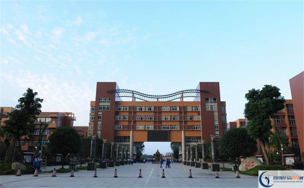 温江中学的地址在哪里？