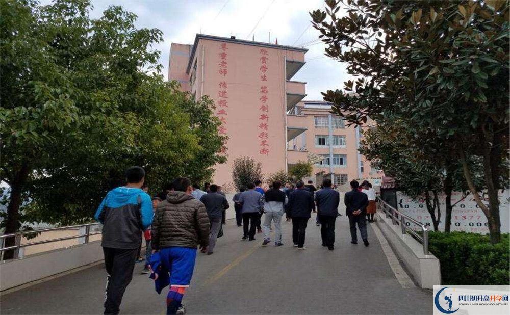 大弯中学2020年保送清华北大的人数有多少？