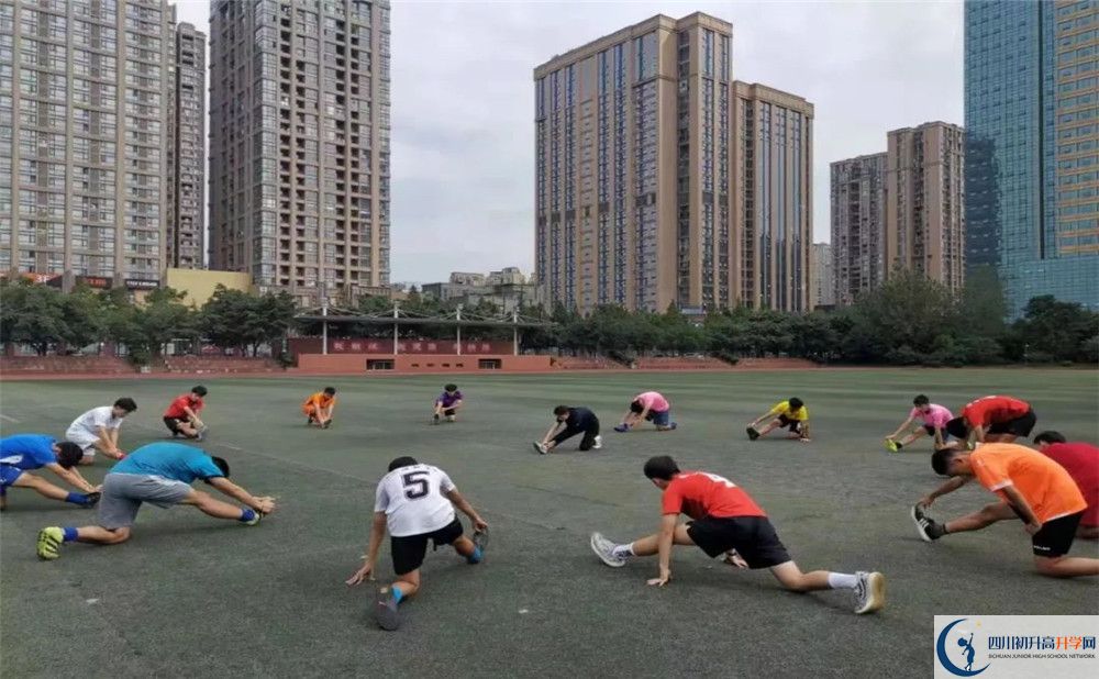 成都七中高新校区2020年外地生学费是多少？