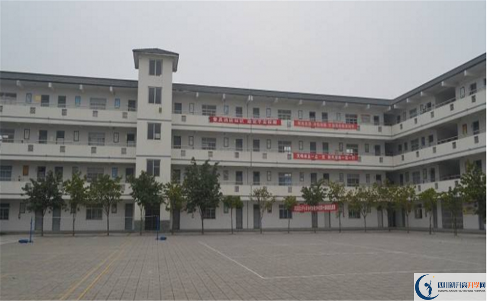 成都市太平中学的高中住宿怎么样？