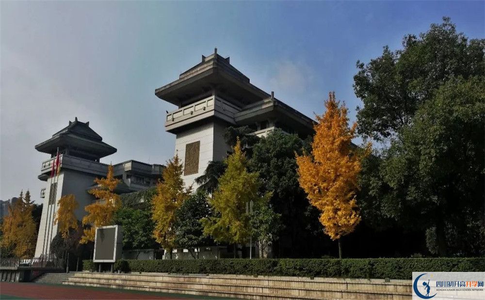 成都石室中学平行班与实验班差多少？