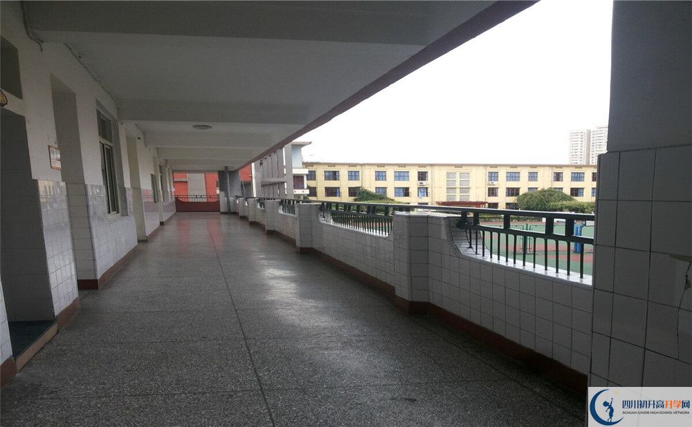 通锦中学平行班与实验班差多少？