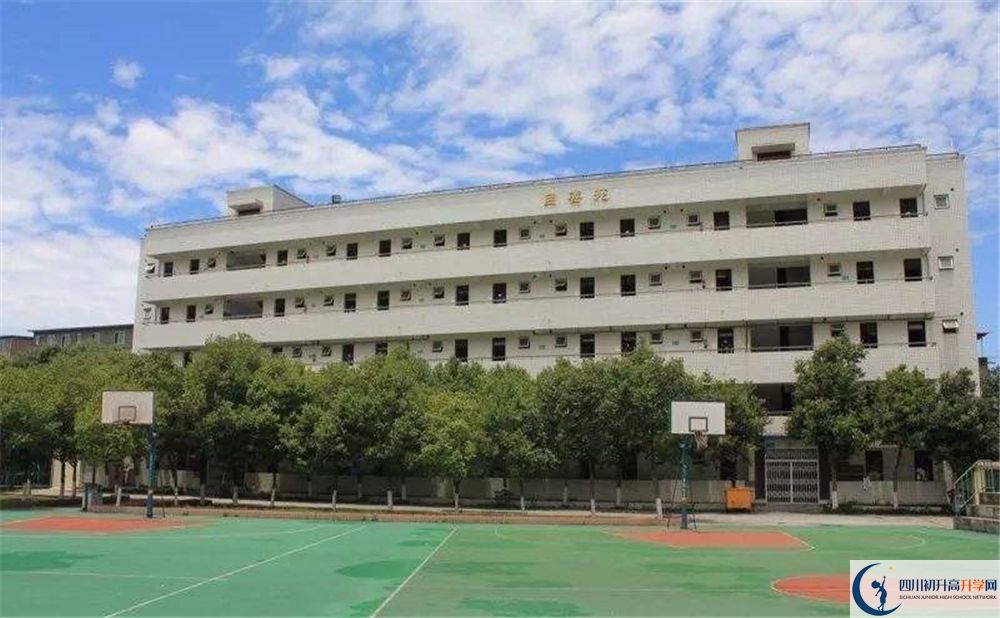 成都市籍田中学实验班人数是多少？