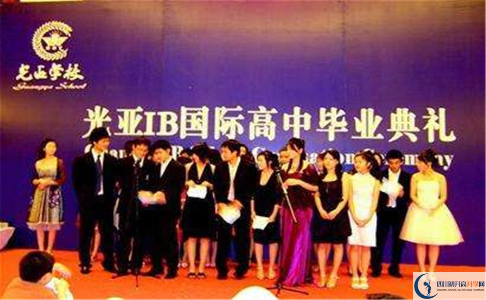 光亚学校实验班人数是多少？