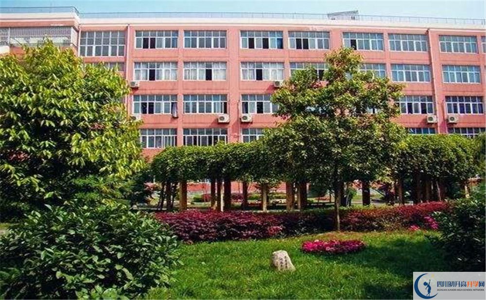 成都八中实验班学费贵吗？