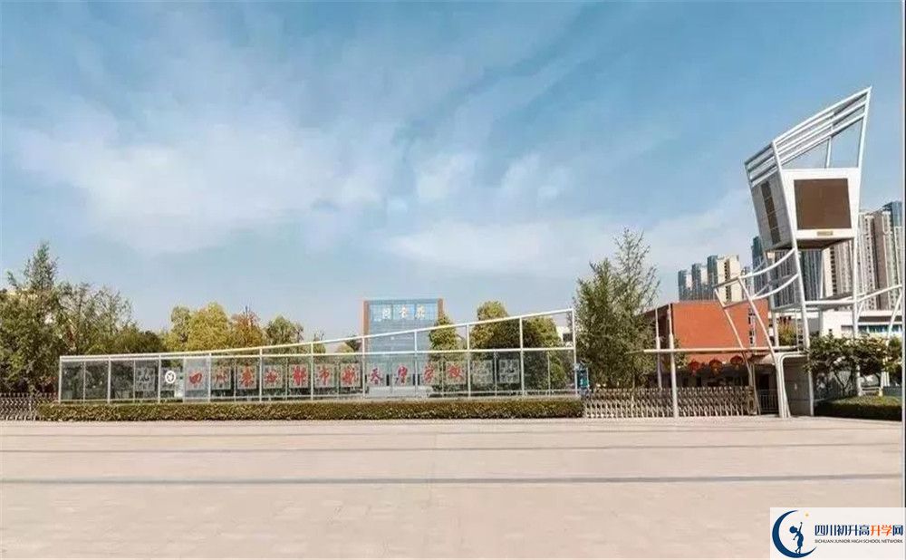 成都航天中学实验班学费贵吗？