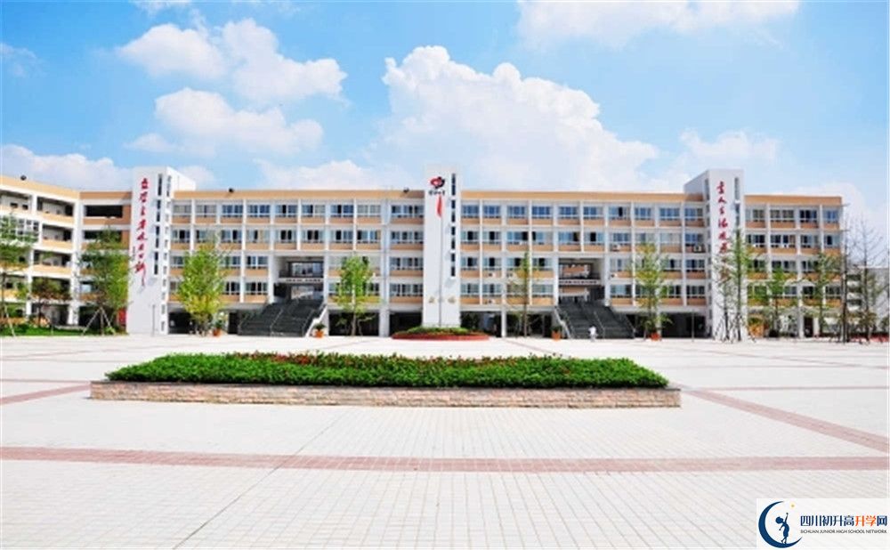 郫县四中实验班学费贵吗？