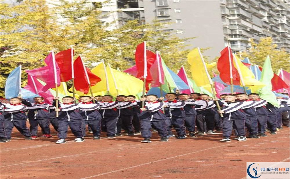 大邑中学实验班学费贵吗？