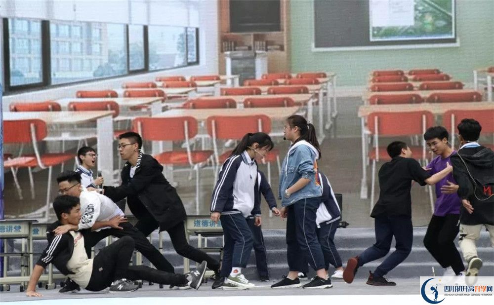 阳安中学实验班学费贵吗？
