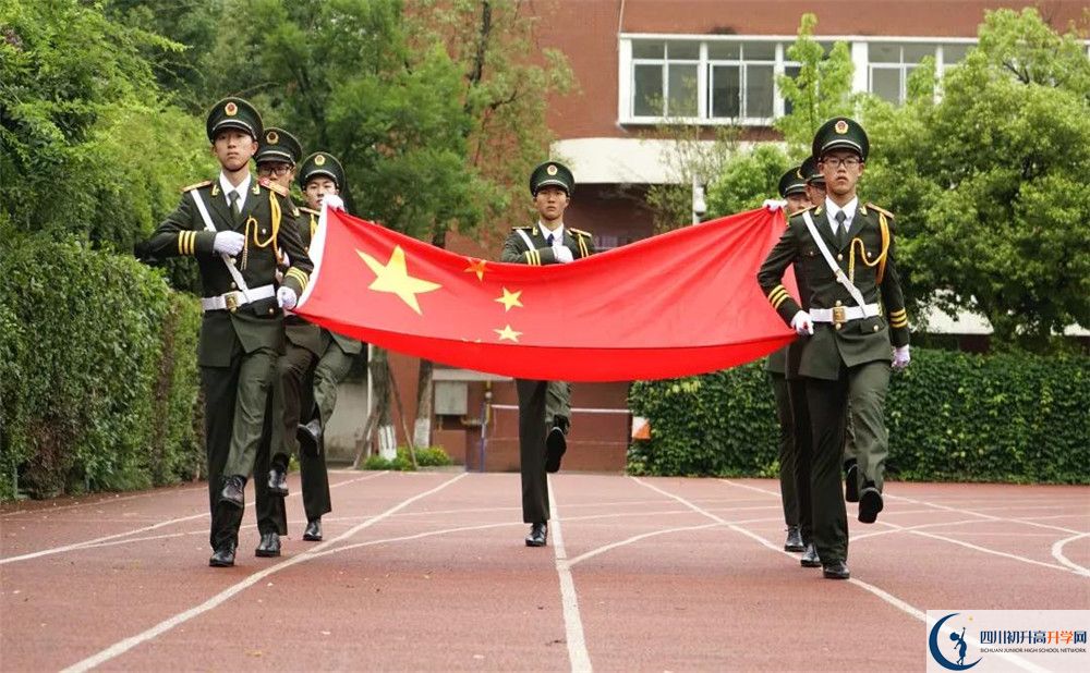 成都七中八一学校在校学生总人数是多少？