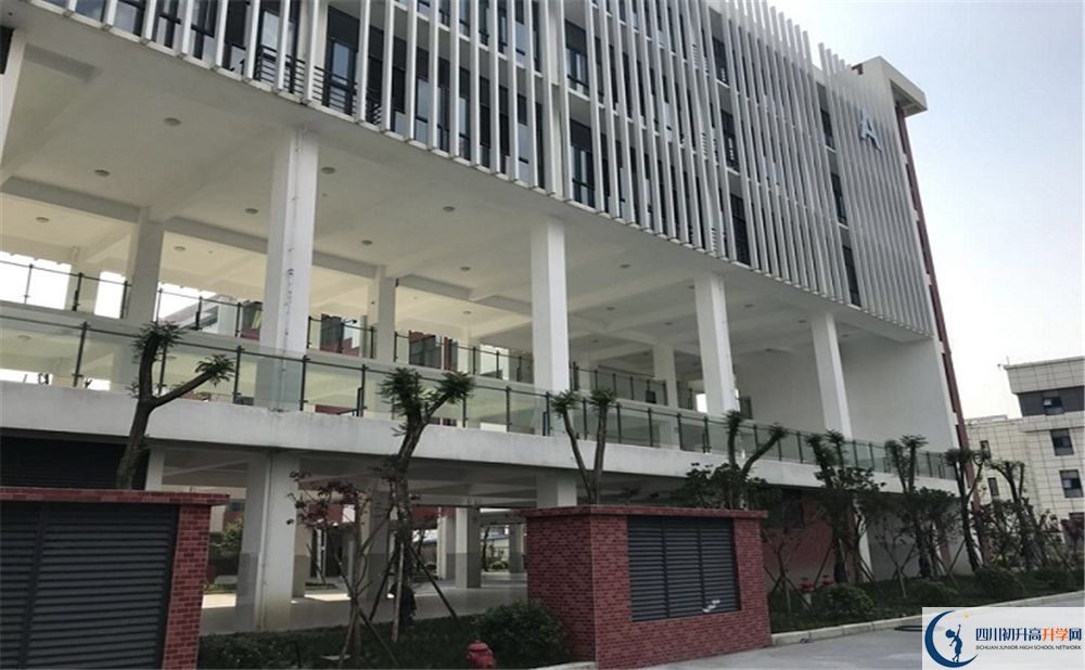 北京第二外国语学院成都附属中学走读生作息时间是怎样？