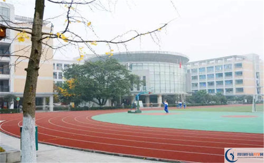 成都十二中（四川大学附属中学）补课吗？