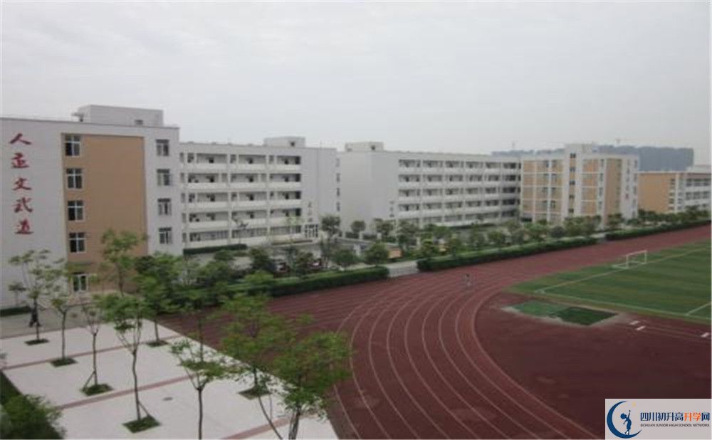 郫县一中在校学生总人数是多少？