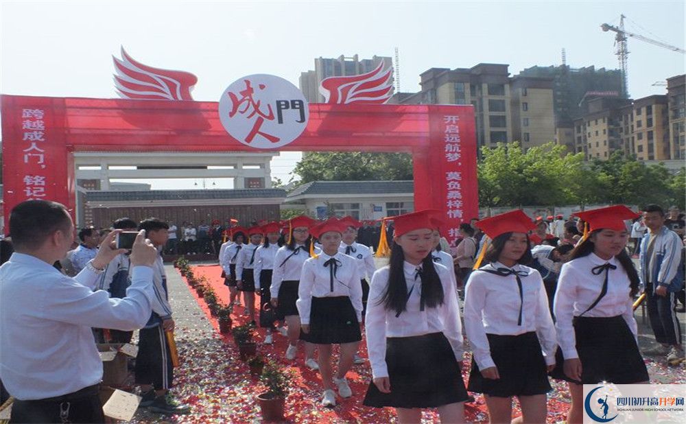 淮口中学在校学生总人数是多少？