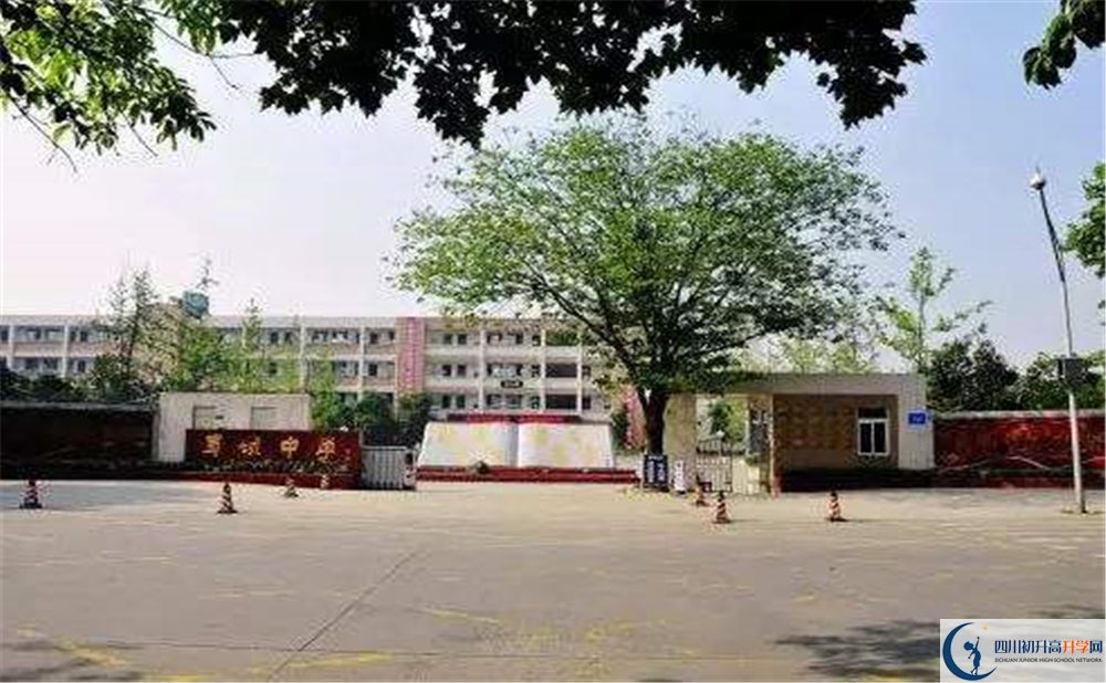 蜀城中学补课吗？