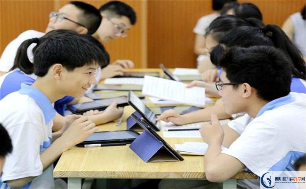 香城中学补课多少钱？