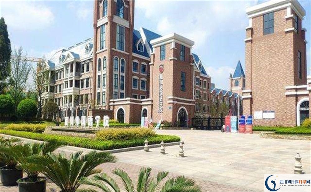 成都新川外国语中学有限公司初三课程资源在哪里看？