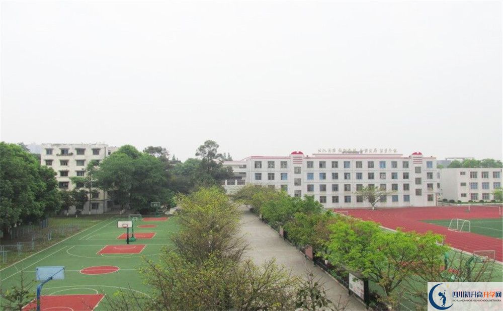 青白江中学今年的学费怎么收取，是否有变化？
