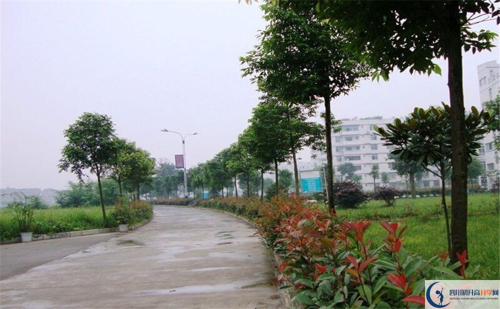 筠连县中学今年的录取条件是否有变化？